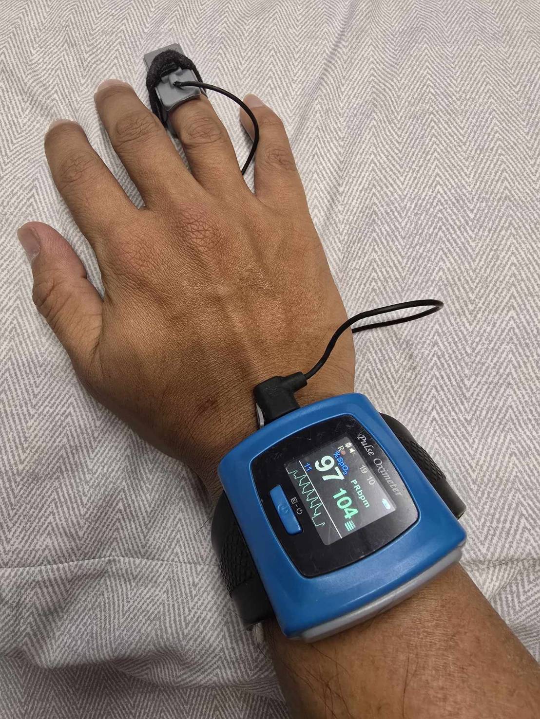 Type 4 pulse oximeter — finger-clip wellness screening device